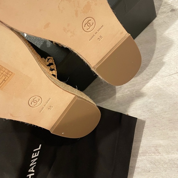 Chanel mules, never worn. - Picture 3 of 7